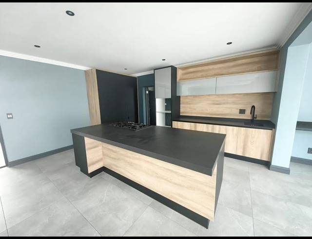 5 BEDROOM HOUSE FOR SALE IN MIDSTREAM HEIGHTS